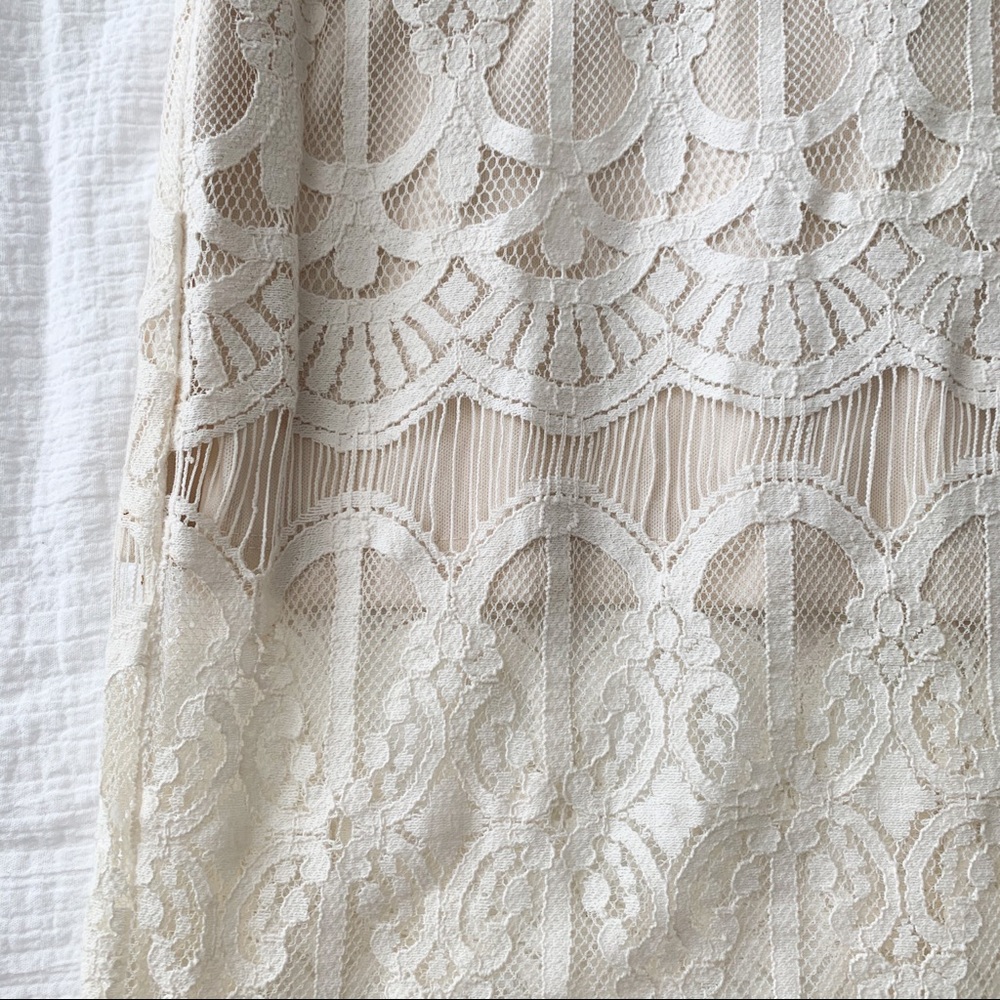 Fitted white lace dress - Picture 3 of 4